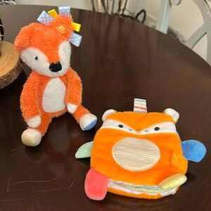 Make Believe Ideas Orange Plush‎ Fox Toy Stuffed Animal and Throwing in Book